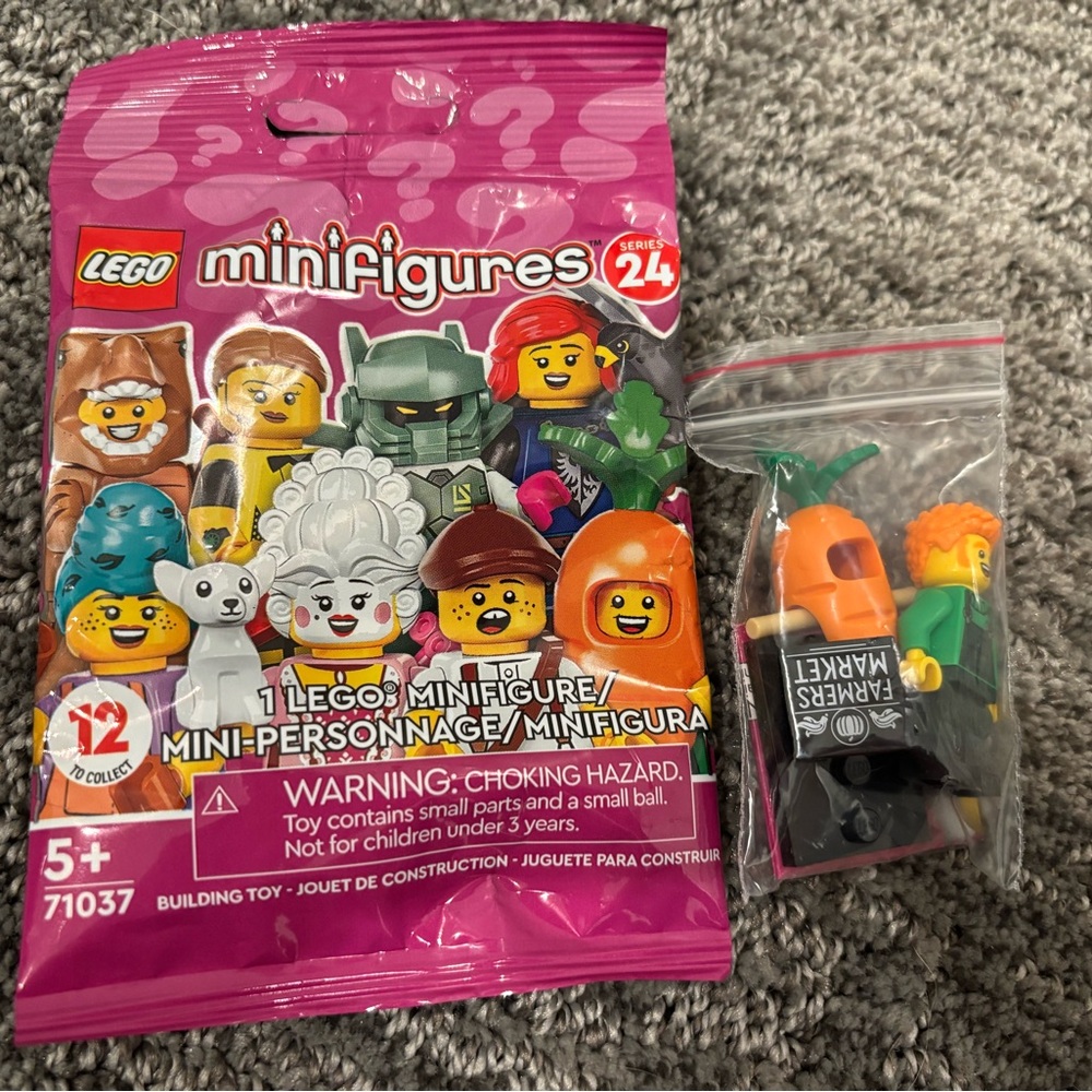 Carrot guy minifigure complete. Comes with bag & leaflet.